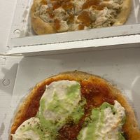 Pizza con pere sopra e pistacchi sotto  at Linfa in Milan