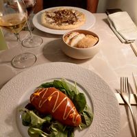 Mushroom pizza (up), chicken apricot glaze (down) at Linfa in Milan