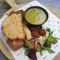 Vegan lunchplank at Liff in Assen