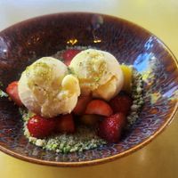 Heerlijk dessert van passievrucht ijs, fruit en crumble at Liff in Assen