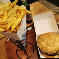 Presentacion de la burger y las patatas at Frittenlust in Bremen