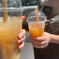 Litchi bubble tea and ginger bubble tea at Trà Art in Paris