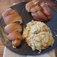 Conch-shaped chocolate bread, soboro bread and cinnamon bread. My fav was the soboro✨ at Dolmen Bakery - 돌멘베이커리 in Sinjeong