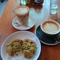 Latte and cappuccino with oat milk 🌾 + two half eaten matcha cookies 🍵🍪 at Lisa's Deli in Zwolle