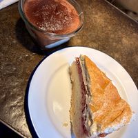 veganes Tiramisu & veganer Milchreis-Johannisbeer-Kuchen  at Deli in Leipzig