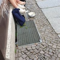 Wenn jemand Bock hat kann er gerne auf der Straße essen. at Deli in Leipzig