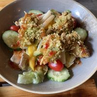 Mango-Avocado-Salat mit „Garnelen“  at Lôc Vegan in Mainz