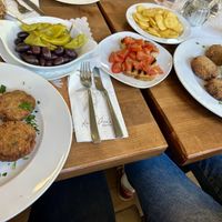 Griechische Falafel, Oliven, Bruschetta und Bratkartoffeln  at Achilles in Neuss