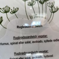 Vegansk sandwich. Kan også fås med andet brød end rugbrød. at Café Stationspladsen in Koege