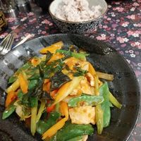 Scharfe Zitronengras-Tofu-Pfanne mit Vollkornreis 🌶 🍋 at Chay Vegan Asian Kitchen in Hamburg