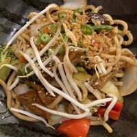 Soba Nudeln mit Sojafiletspitzen, Pfannengemüse und Sesam  at Chay Vegan Asian Kitchen in Hamburg