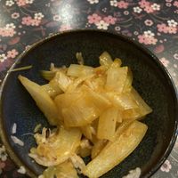 Aus Lemongrass Rainbow herausgekommene Zwiebeln  at Chay Vegan Asian Kitchen in Hamburg