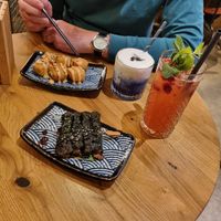 Vorspeisen (Golden Cubes und Tofu in Blättern, insb. zweites sehr lecker) + Getränke (Guave-Himbeer-Getränk sehr empfehlenswert!) at Chay Vegan Asian Kitchen in Hamburg