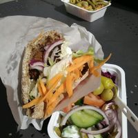 Falafels et crudités at Mr Falafel - Lemonnier in Brussels
