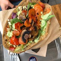 Der „Vegeiler Türsteha“ mit frittiertem Gemüse at DÖNA in Essen