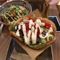 Veganer One & Only mit Loaded Fries und Grillgemüse at DÖNA in Essen
