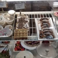 We visited twice and tried almost everything here. The tarts are amazing at Dan d'Lion Eatery in Hungry Horse