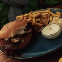 Saisonburger mit Champignons und Trüffelmayo at Pfannenzauber in Aachen