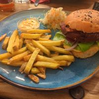 Seasonal dish: Smoky burger with roasted peppers and sour cream (July 2025)  at Pfannenzauber in Aachen