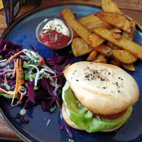 Burger with fries at Pfannenzauber in Aachen