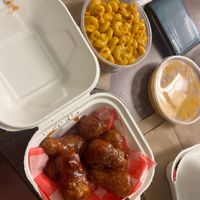 The BBQ wings and Mac are Fire!!!!  at Plant Based Heat in Memphis