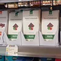 dattelschokolade (hier allerdings sehr teuer) at denn's Biomarkt in Heilbronn