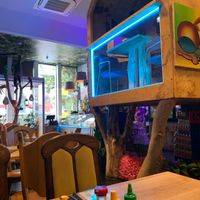 relaxing atmosphere  at Moana Pokebowls in Bruges