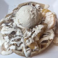 Peach cobbler waffles with ice cream 🧇   at Mo' Brunch + Brews in Houston