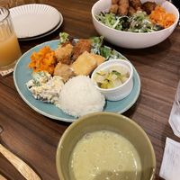 'One plate dish' and vegan karaage  at Yasai Cafe Kukuri in Tokyo