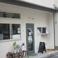 Front of the store, ordering for take-away is the window on the right at Yasai Cafe Kukuri in Tokyo