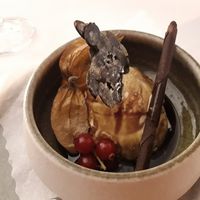 Selbst gemachtes Vanilleeis mit karamellisierten Kürbiskernen (vegan) at Schlosskeller in Bad Hindelang