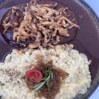 Vegan ‚Zwiebelrostbraten mit Käsespätzle'  at Schlosskeller in Bad Hindelang