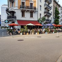 Outdoor seating at Mazi in Zurich