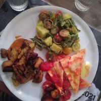 "Menu" of 3 dishes (salad, main course, and special) for 16 euros at Brac Libreria di Arte Contemporanea in Florence