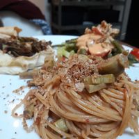 Piatto unico with:
- spaghettini ai carciofi speziati (with spiced artichoke)
- (vegan) carlofortina
- fagottino di pane carasau con carciofi e crema di topinambur at Brac Libreria di Arte Contemporanea in Florence