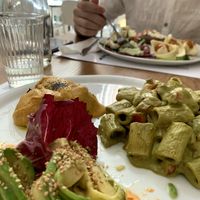 Carpaccio di avocado, mezze maniche al pesto di curry e polpette di legumi  at Brac Libreria di Arte Contemporanea in Florence