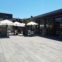 Outdoor seating at Lycka in Meilen