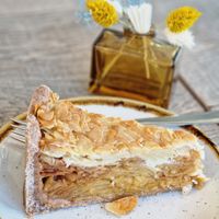 Vegan apple cake at Lycka in Meilen