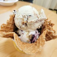 Marionberry Crumble & Moose Tracks at Kate's Ice Cream in Portland