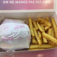Chick'n bacon with fries at Naked Burger - 6ème in Paris