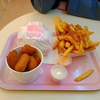 Frites cajun et nuggets at Naked Burger - 6ème in Paris