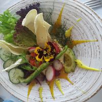 Hummus con ensalada y salsa de maracuyá at Sea View in Porto Moniz