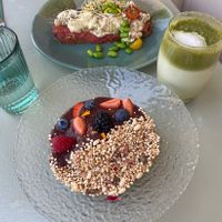 Scramble tofu toast + açaí bowl + Macha latte 💚 at La Mujer de Verde in Mallorca