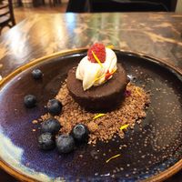 Brownie de avellanas con nata de vainilla at La Mujer de Verde in Mallorca