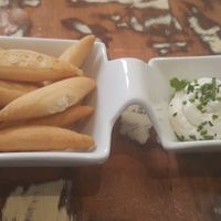 Free starter (bread and aioli) at La Mujer de Verde in Mallorca
