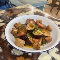 Blue tomato salad  at La Mujer de Verde in Mallorca