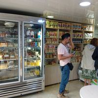 Tienda con variedad de ofertas at La Mesa Vegetariana in Bogota