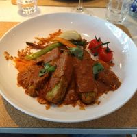 VEGAN TEMPEH CURRY | GEMBER BLOEMKOOL RIJST | KROKANTE UITJES | THAISE BASILICUM
Very nice! at Juuls Domburg in Domburg