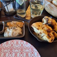 "Vegan" staat niet specifiek op de kaart vermeld. Het personeel was zeer behulpzaam en bepaalde aan de hand van de allergenenlijst welke zaken wel vegan waren. Zo toch een maaltijd at Eeterij Kaai 10 in Sluis