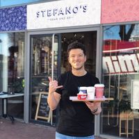 De mega aardige eigenaar voor de zaak at Stefanos in Deventer